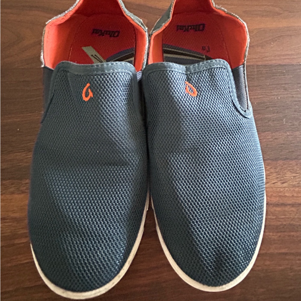 Boys Olukai mesh shoes/slip on size 3